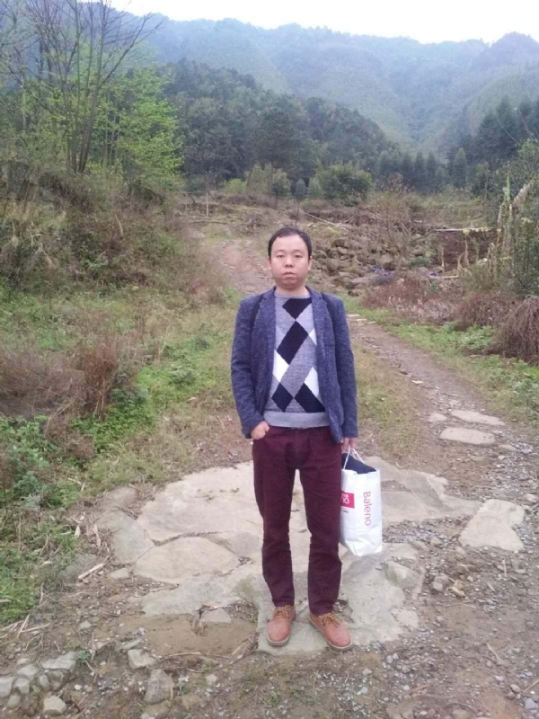 奋斗的第一张照片--大连相亲服务中心