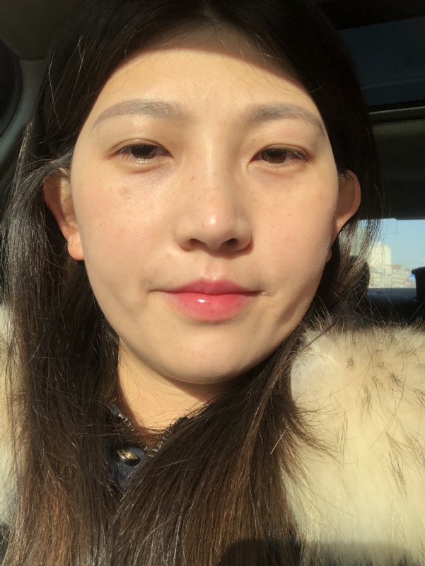 轻闭双眼的第一张照片--大连相亲服务中心
