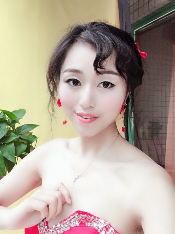 薇薇的第一张照片--大连相亲服务中心