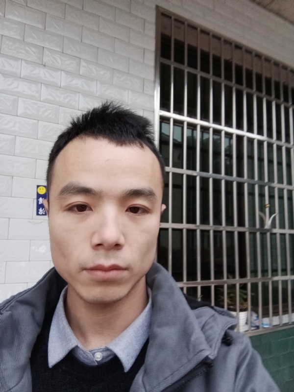 笑得那么开心的第二张照片--大连相亲服务中心