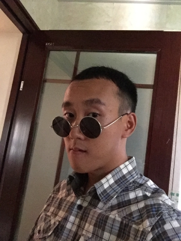 悲喜的第一张照片--大连相亲服务中心