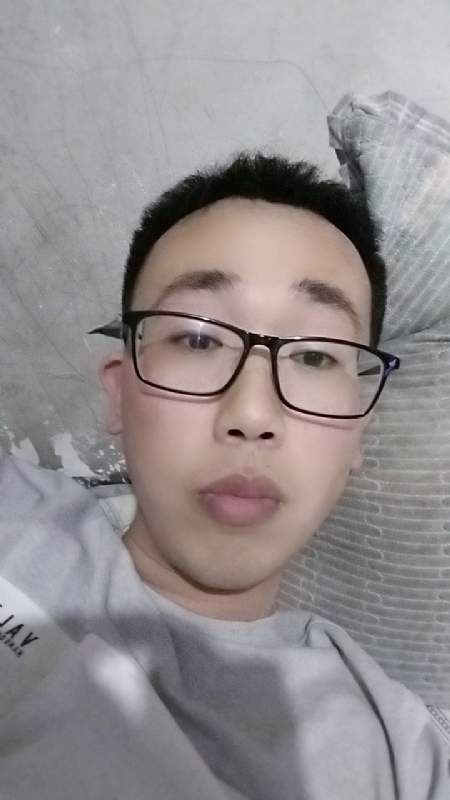 喜欢比我大的女人的第一张照片--大连相亲服务中心