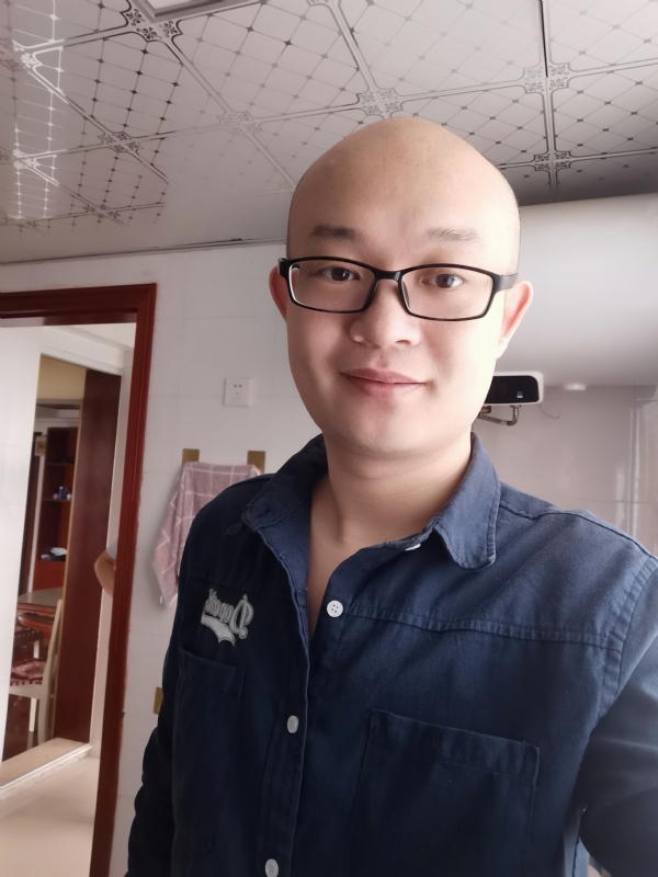 凝望远方的第一张照片--大连相亲服务中心
