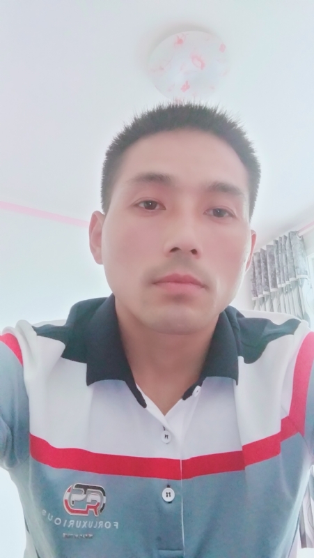 染红尘世的第一张照片--大连相亲服务中心