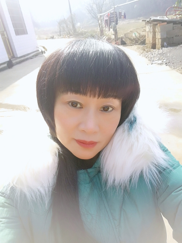 金鱼儿的第一张照片--大连相亲服务中心