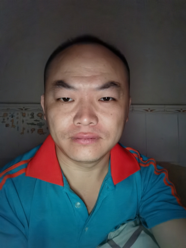 与子携老的第三张照片--大连相亲服务中心
