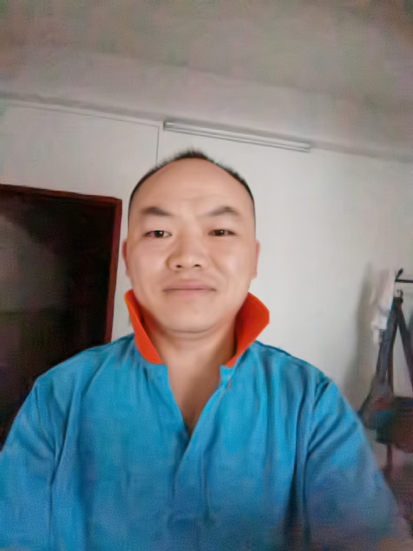 与子携老的第四张照片--大连相亲服务中心