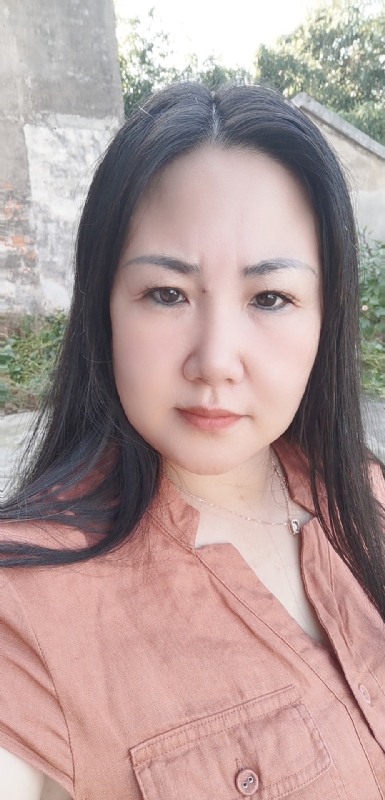乖乖一女的第一张照片--大连相亲服务中心