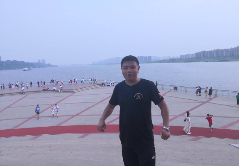 曾经心疼的我的第一张照片--大连相亲服务中心