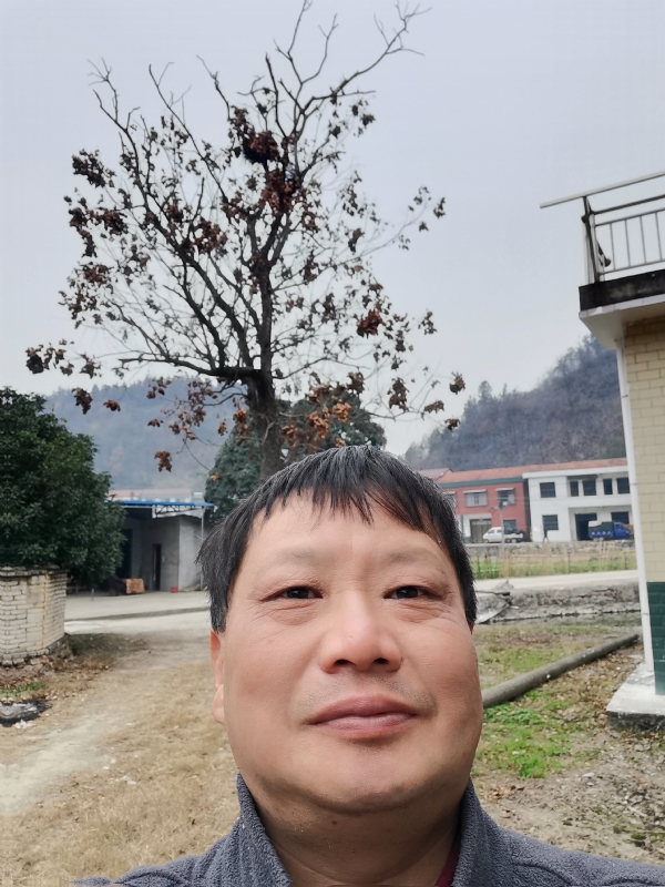 苏众青春冲浪的第一张照片--大连相亲服务中心