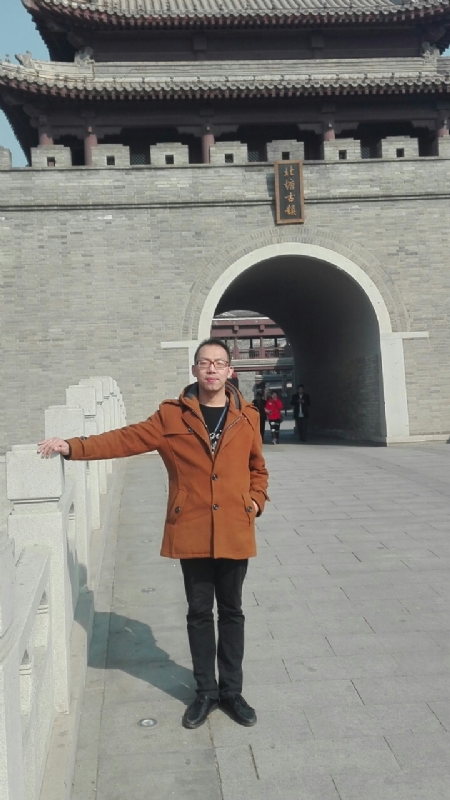 伟岸如山的第一张照片--大连相亲服务中心